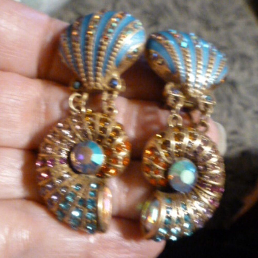 NEW Heidi Daus multicolor shell omega back stud earrings - Picture 2 of 6